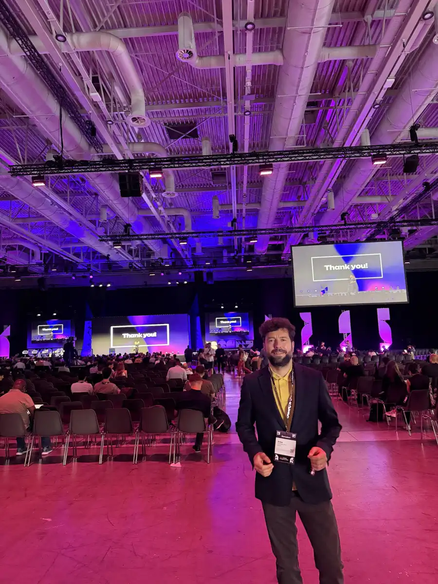 A Snoika team member in the main hall