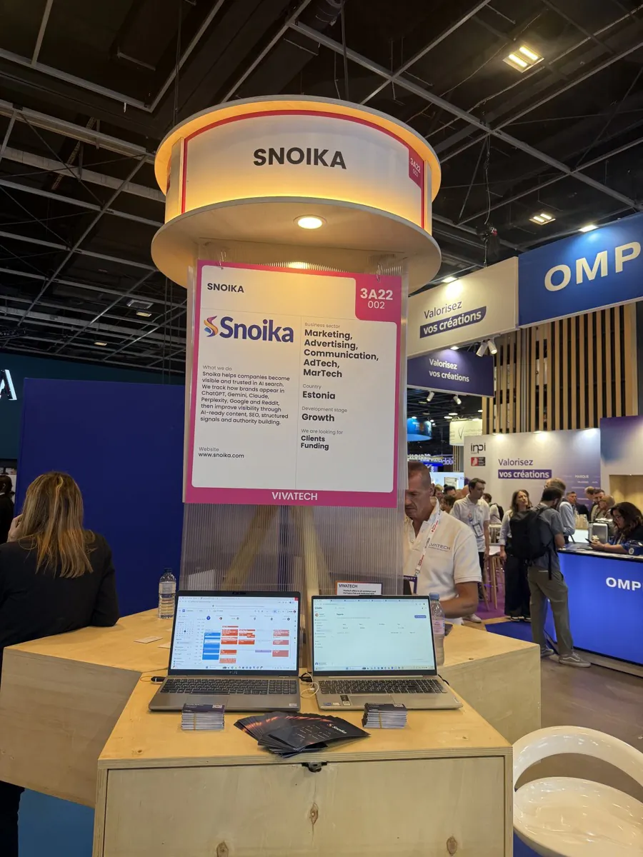The Snoika stand with two laptops